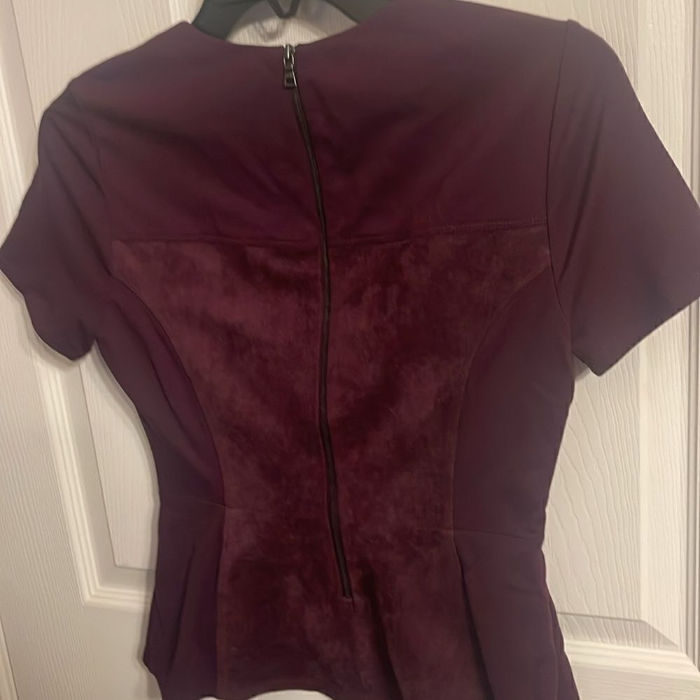 BCBG MaxAzria Peplum Blouse. XSmall - Picture 5 of 7